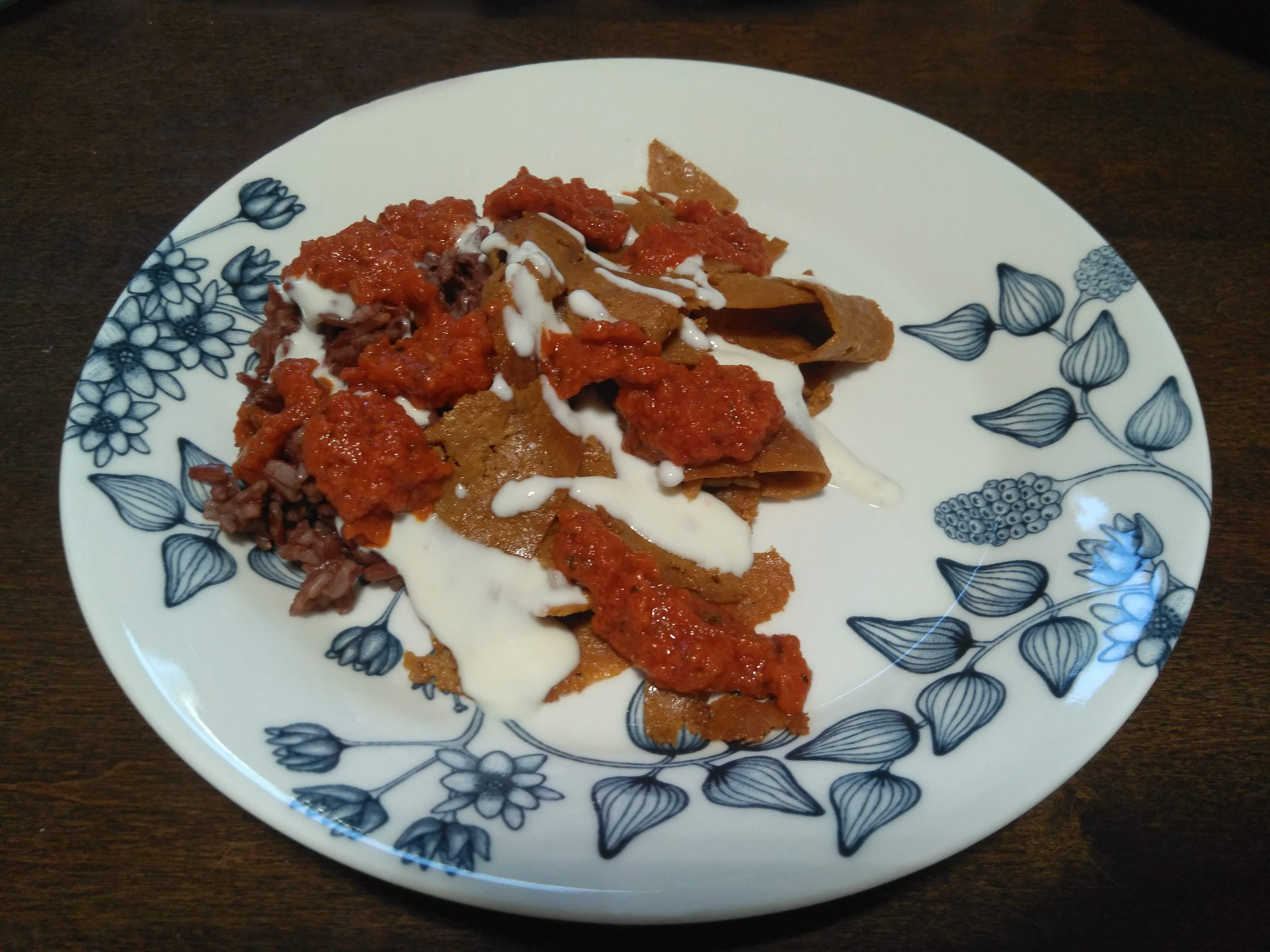 Vegekebab kahdella kastikkeella